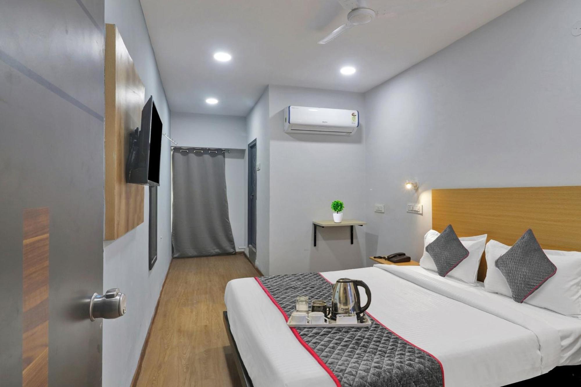 Townhouse S Continental Hyderabad Exterior foto