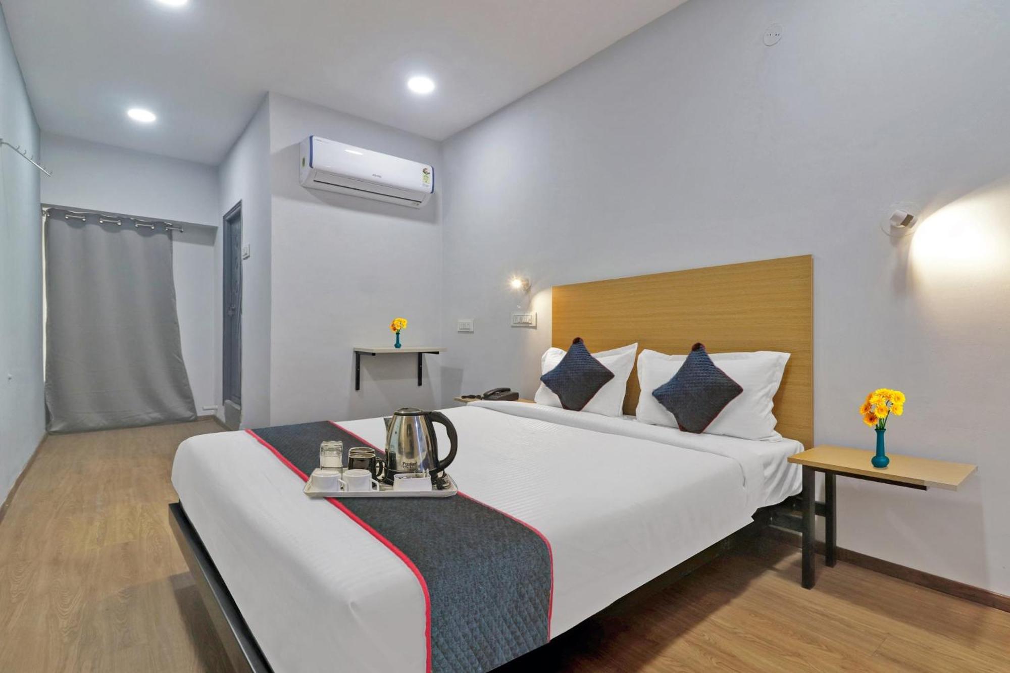 Townhouse S Continental Hyderabad Exterior foto