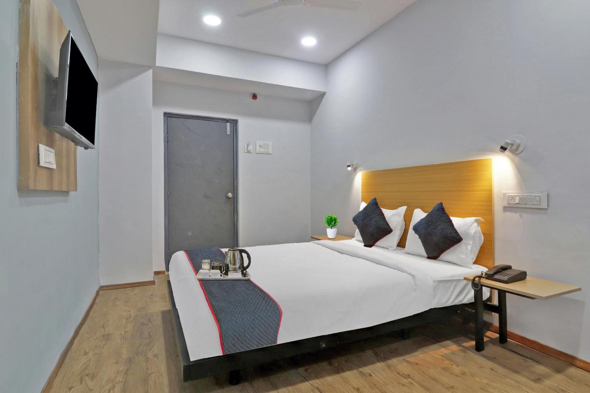 Townhouse S Continental Hyderabad Exterior foto