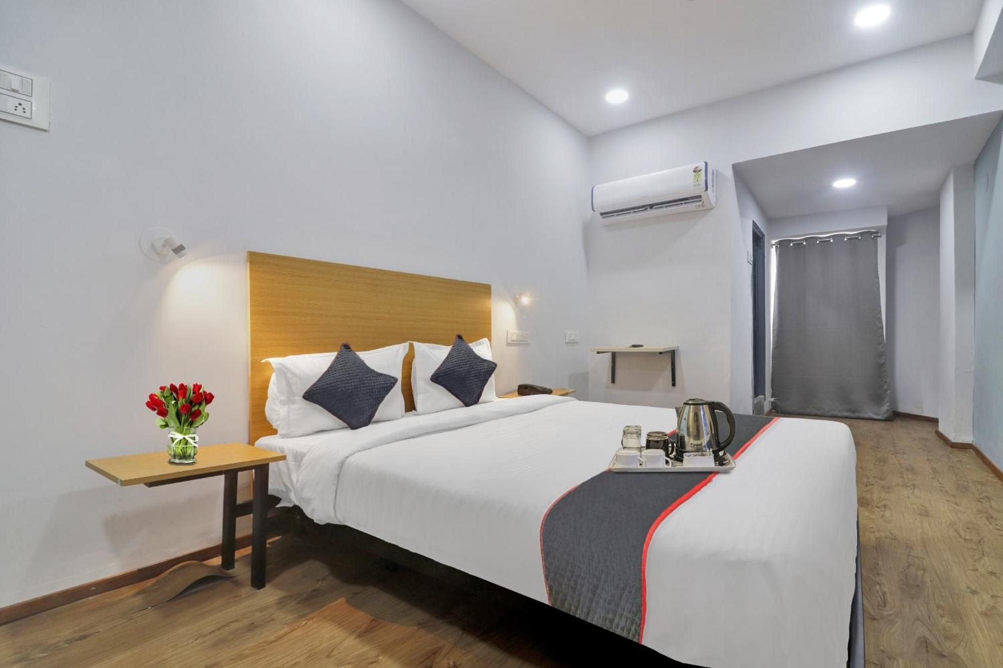 Townhouse S Continental Hyderabad Exterior foto
