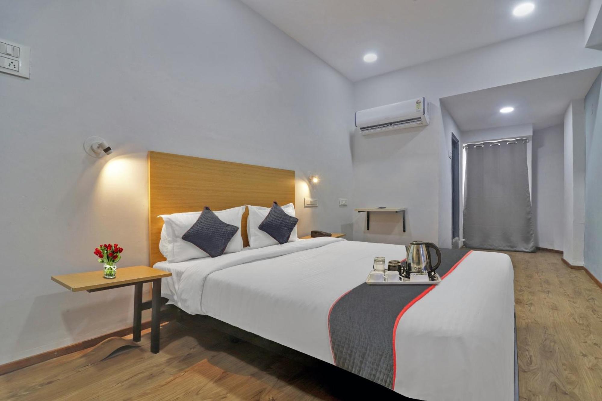 Townhouse S Continental Hyderabad Exterior foto