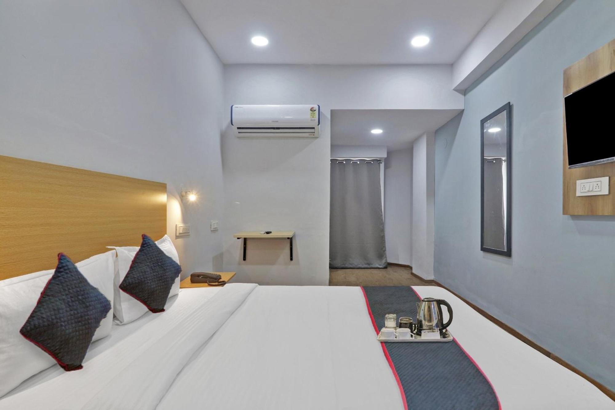 Townhouse S Continental Hyderabad Exterior foto